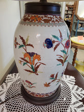 Load image into Gallery viewer, Vintage Hand Painted Chinese Table Lamp