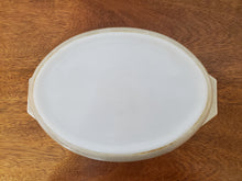 Load image into Gallery viewer, Vintage 2 1/2 Quart Covered Casserole Dish By Pyrex - Olive Medallion Pattern