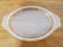 Load image into Gallery viewer, Vintage 2 1/2 Quart Covered Casserole Dish By Pyrex - Olive Medallion Pattern