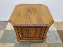 Load image into Gallery viewer, Vintage Oak End Table With One Door
