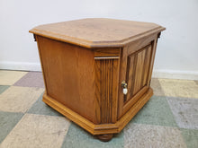 Load image into Gallery viewer, Vintage Oak End Table With One Door