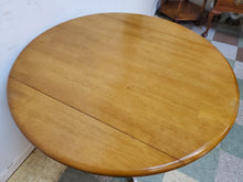 Load image into Gallery viewer, Drop Leaf Pedestal Base Kitchen Table