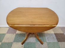 Load image into Gallery viewer, Drop Leaf Pedestal Base Kitchen Table