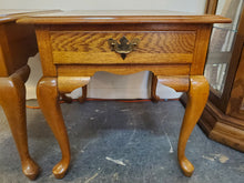 Load image into Gallery viewer, Pair Vintage Oak End Tables With Drawer By Broyhill Furniture