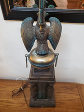 Load image into Gallery viewer, Pair Vintage Table Lamps With Eagle Statue