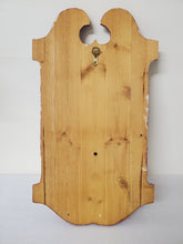 Load image into Gallery viewer, Wooden Welcome Friends Wall Sign - Cat Bird Welcome Sign - Birdhouse - Wall Décor