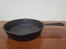 Load image into Gallery viewer, Vintage Wagner Ware #5 Double Spout Cast Iron Skillet