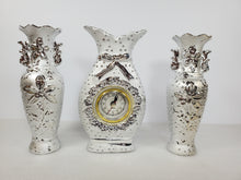 Load image into Gallery viewer, 3 Decorative Flower Vases With Battery Operated Clock
