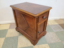 Load image into Gallery viewer, Mahogany End Table With Inlay
