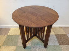 Load image into Gallery viewer, American Signature Round End Table - Lamp Table
