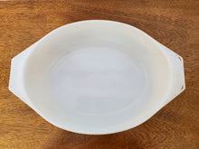 Load image into Gallery viewer, Vintage 2 1/2 Quart Covered Casserole Dish By Pyrex - Olive Medallion Pattern
