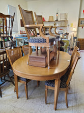 Load image into Gallery viewer, Vintage Dining Table Set With 6 Chairs and 2 Extension Leaves By Thomasville Furniture
