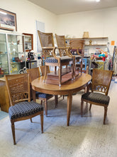 Load image into Gallery viewer, Vintage Dining Table Set With 6 Chairs and 2 Extension Leaves By Thomasville Furniture
