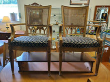 Load image into Gallery viewer, Vintage Dining Table Set With 6 Chairs and 2 Extension Leaves By Thomasville Furniture
