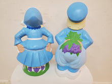 Load image into Gallery viewer, Vintage Ceramic Kissing Dutch Girl and Boy
