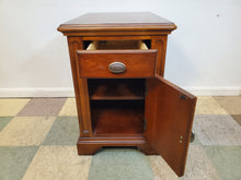 Load image into Gallery viewer, Mahogany End Table With Inlay
