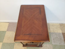 Load image into Gallery viewer, Mahogany End Table With Inlay
