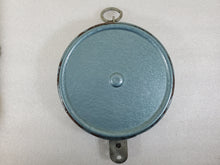 Load image into Gallery viewer, Vintage 20 lb Penn Scale MFG Co Hanging Scale 320 Series With Galvanized Scoop
