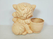 Load image into Gallery viewer, Vintage Hull Art USA 61Pink Cat Planter
