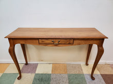 Load image into Gallery viewer, Vintage Oak Queen Anne Style Sofa Console Table With Drawer By Pennsylvania House
