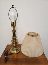Load image into Gallery viewer, Vintage Brass Table Lamp With Shade - 3 Way Switch - 3 Way Bulb
